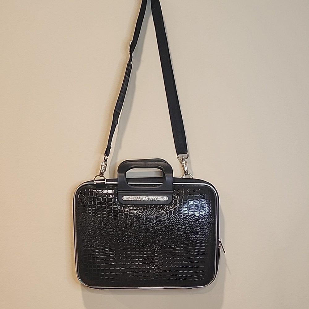 Bombata Elegant Black Crocodile Pattern Laptop Bag